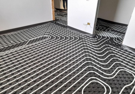 Pourquoi l'installation d'un plancher chauffant améliore votre confort thermique